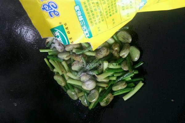 蚕豆炒蒜苗的做法图解9