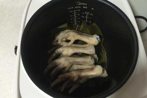 电饭煲卤鸡爪的做法图解4