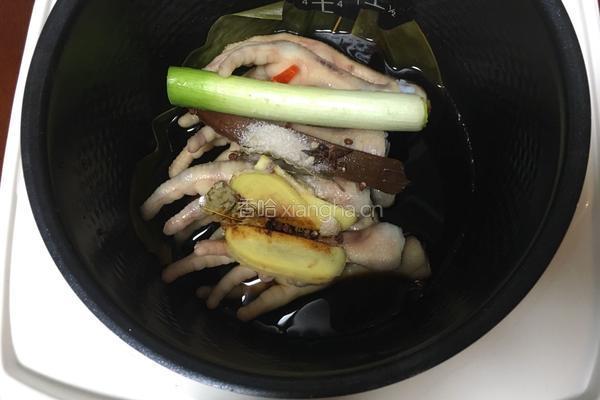 电饭煲卤鸡爪的做法图解6