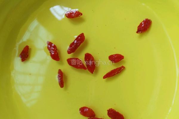 荷兰豆炒腊味的做法图解2