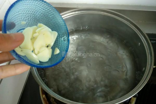 大蒜冰糖水的做法图解3