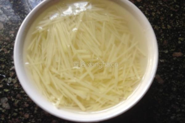 炸土豆丝的做法图解2