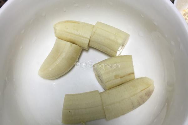 燕麦炸香蕉的做法图解1