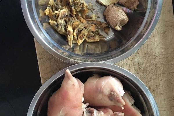 当归紫菜猪蹄汤的做法图解1