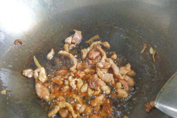 韭菜苔炒肉丝的做法图解2