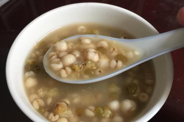 绿豆薏米芡实粥的做法图解5