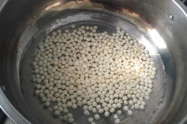 绿豆薏米芡实粥的做法图解2