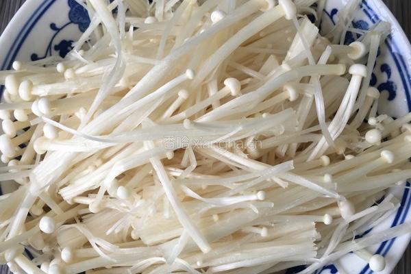 金针菇炒肉的做法图解2