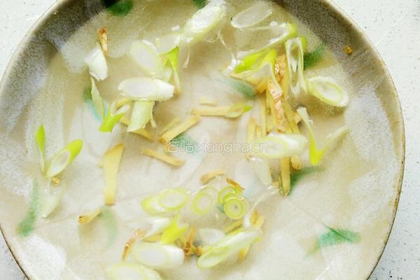 胶东鲅鱼水饺的做法图解3