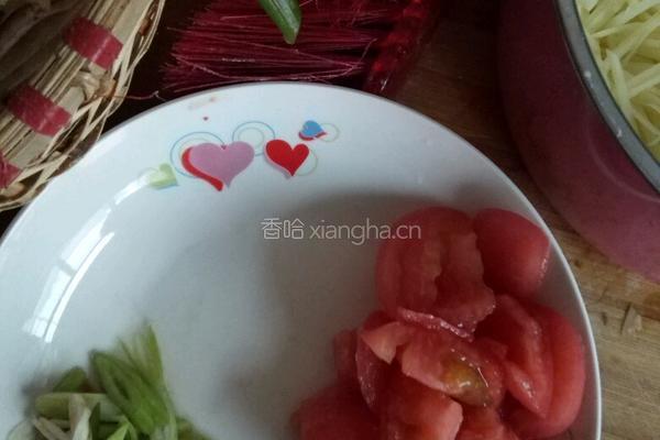 西红柿炒土豆的做法图解2