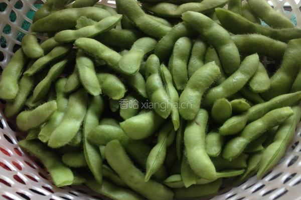 煮毛豆的做法图解2