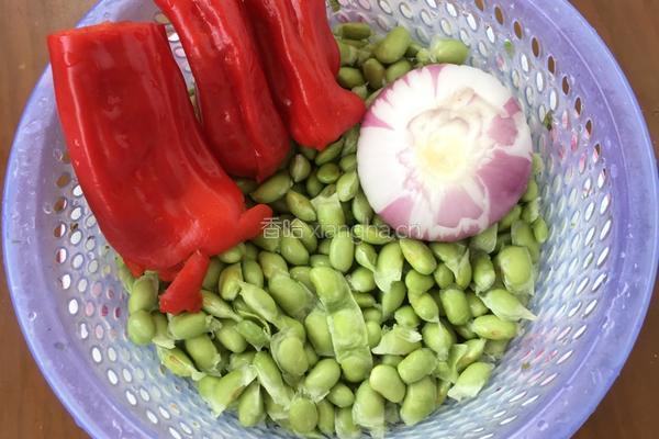 素炒毛豆的做法图解1