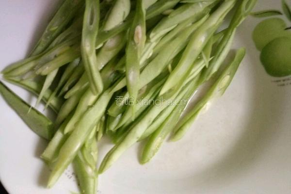 豆角炒肉丝的做法图解2