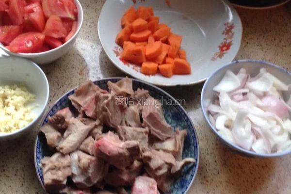 西红柿牛腩煲的做法图解1