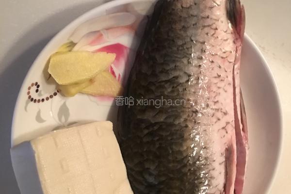 鲫鱼豆腐汤的做法图解1