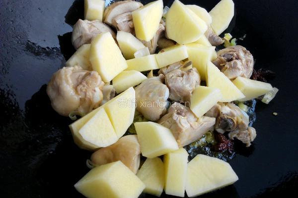 土豆炖鸡腿的做法图解9