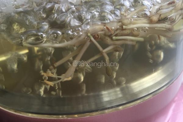 金银花水的做法图解3