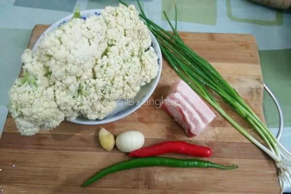 五花肉炒花菜的做法图解1