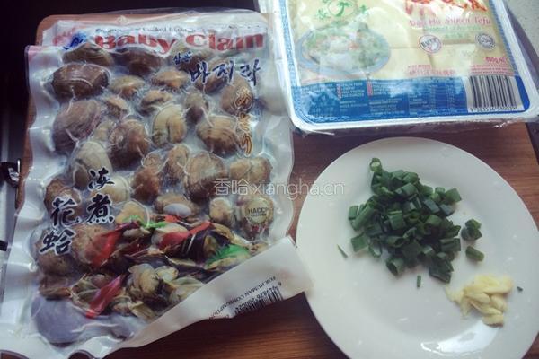 豆酱蛤蜊汤的做法图解1