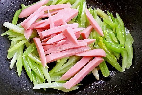 白果炒芹菜的做法图解9