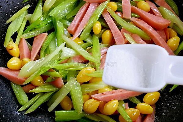 白果炒芹菜的做法图解11