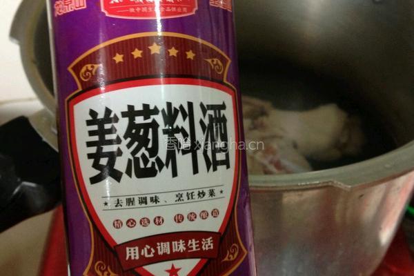 猪脚汤的做法图解2