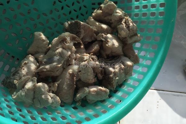 萝卜土豆蒸排骨的做法图解2