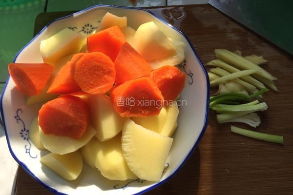 萝卜土豆蒸排骨的做法图解3
