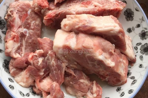 豆角炖排骨的做法图解1