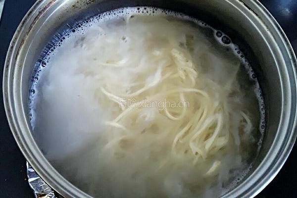 香椿拌面的做法图解7