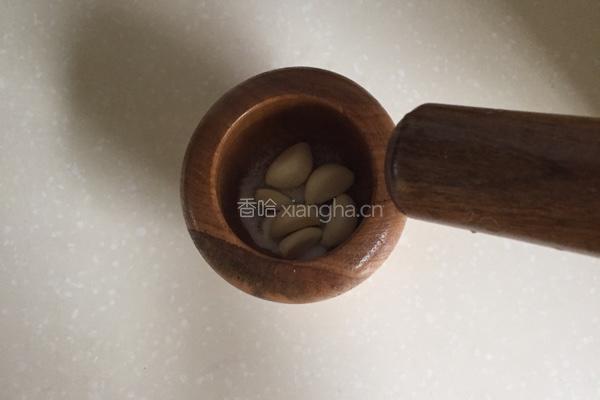 粉蒸芹菜叶的做法图解4