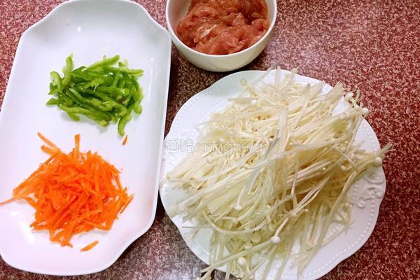 金针菇炒肉丝的做法图解2