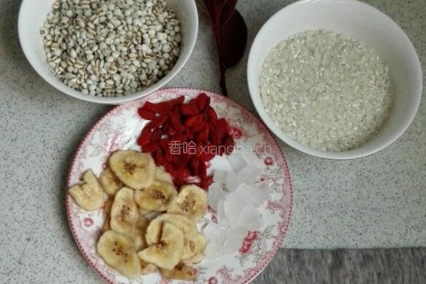 薏米粥的做法图解1