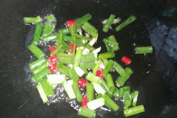 芹菜炒豆芽的做法图解2