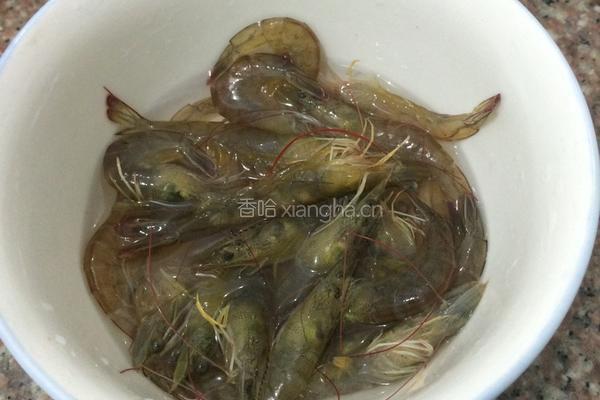 清炒虾仁 的做法图解1