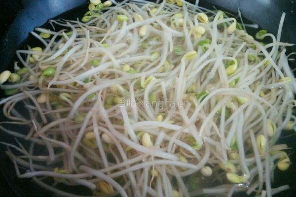 凉拌黄豆芽的做法图解2