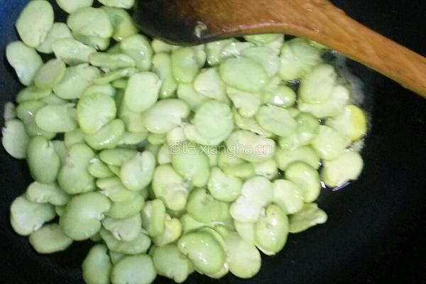 炒蚕豆的做法图解6