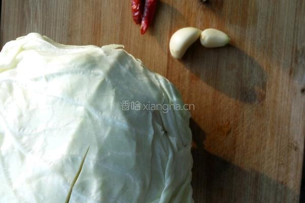 爆炒卷心菜的做法图解1