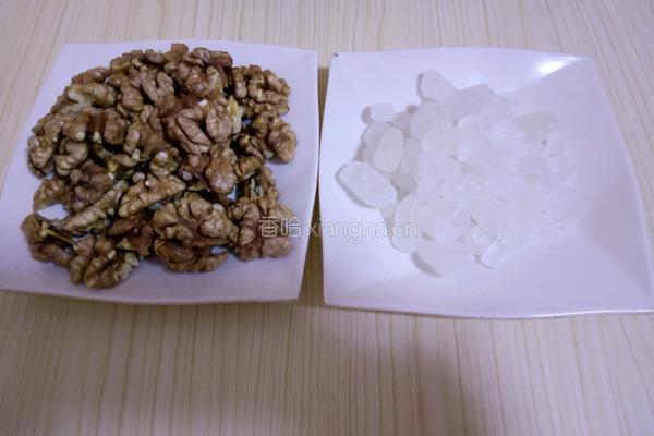 琥珀核桃仁的做法图解1