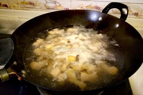 土豆红烧肉的做法图解4