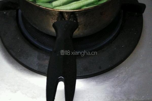 西红柿炒豆角的做法图解2