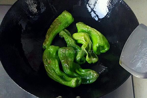 油焖虎皮尖椒的做法图解4