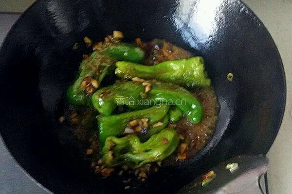 油焖虎皮尖椒的做法图解8