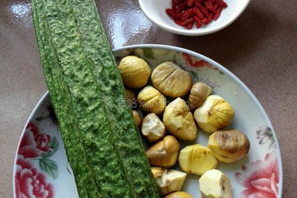 丝瓜烧栗子的做法图解1