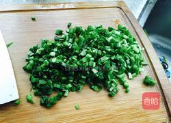 韭菜鸡蛋饼的做法图解1