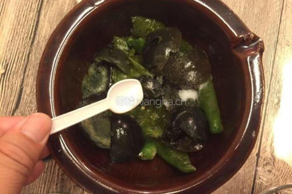 擂辣椒皮蛋的做法图解9