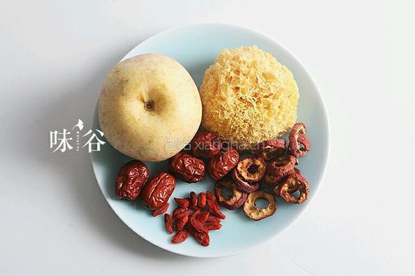 苹果银耳红果汤的做法图解1