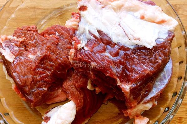 牛肉烧土豆的做法图解1