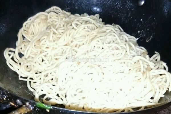 黑胡椒意大利面的做法图解2