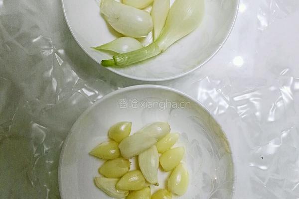 蒜香蚕豆的做法图解3